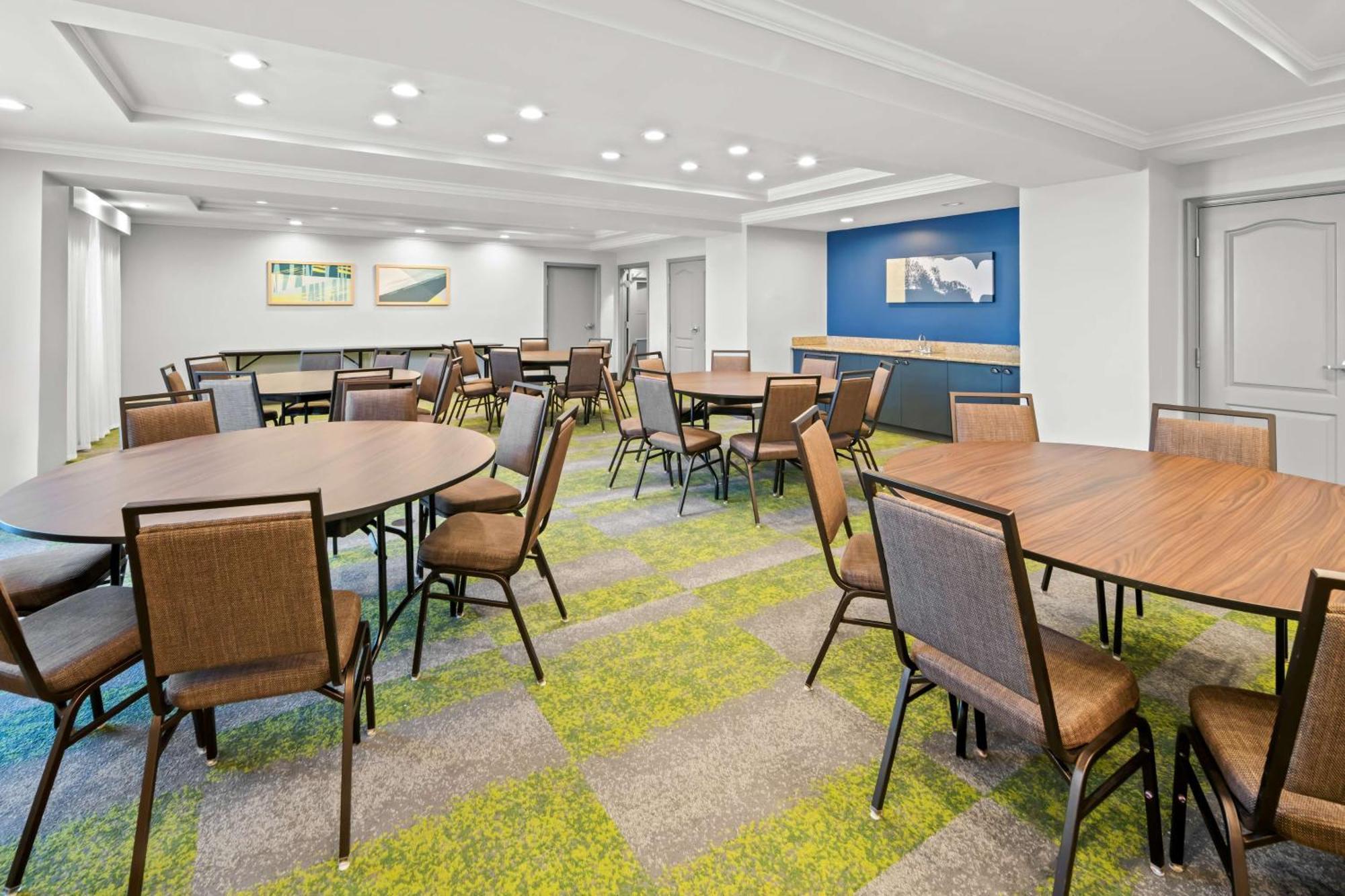 Spark By Hilton Woodbridge Extérieur photo