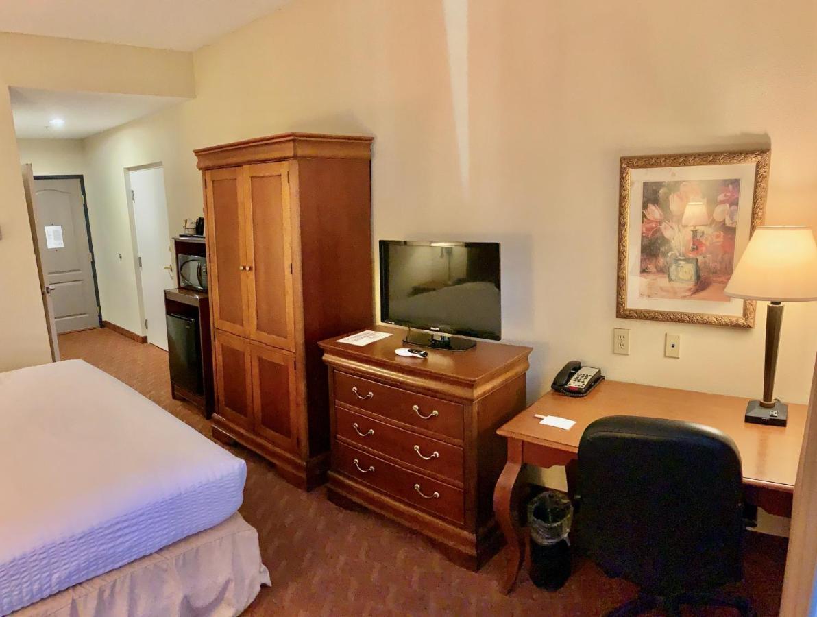 Spark By Hilton Woodbridge Extérieur photo